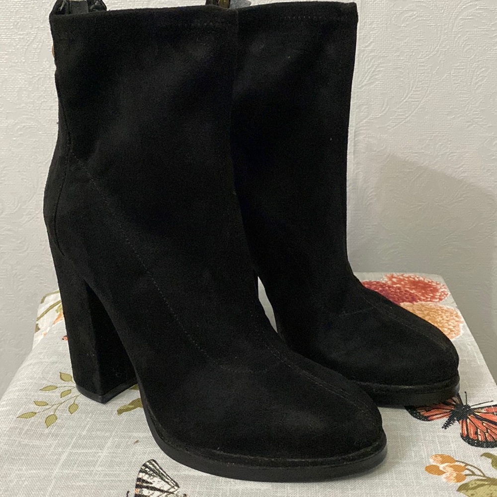 Guess Black Faux Suede Boots Size 5